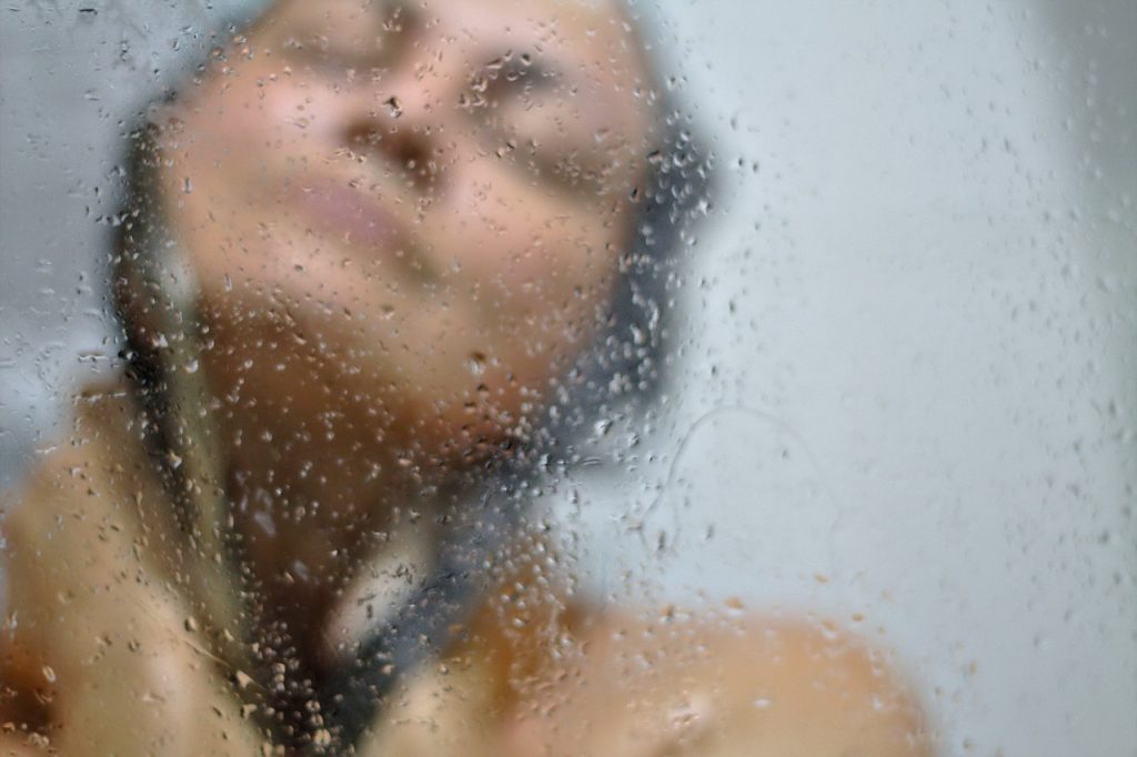 woman, bath, wet-465577.jpg