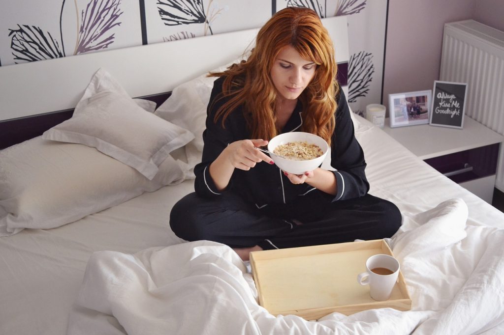 girl in bed, breakfast in bed, girl with cereal bowl-2004774.jpg